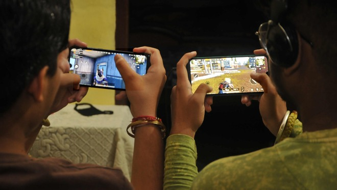 picture of people playing a mobile game