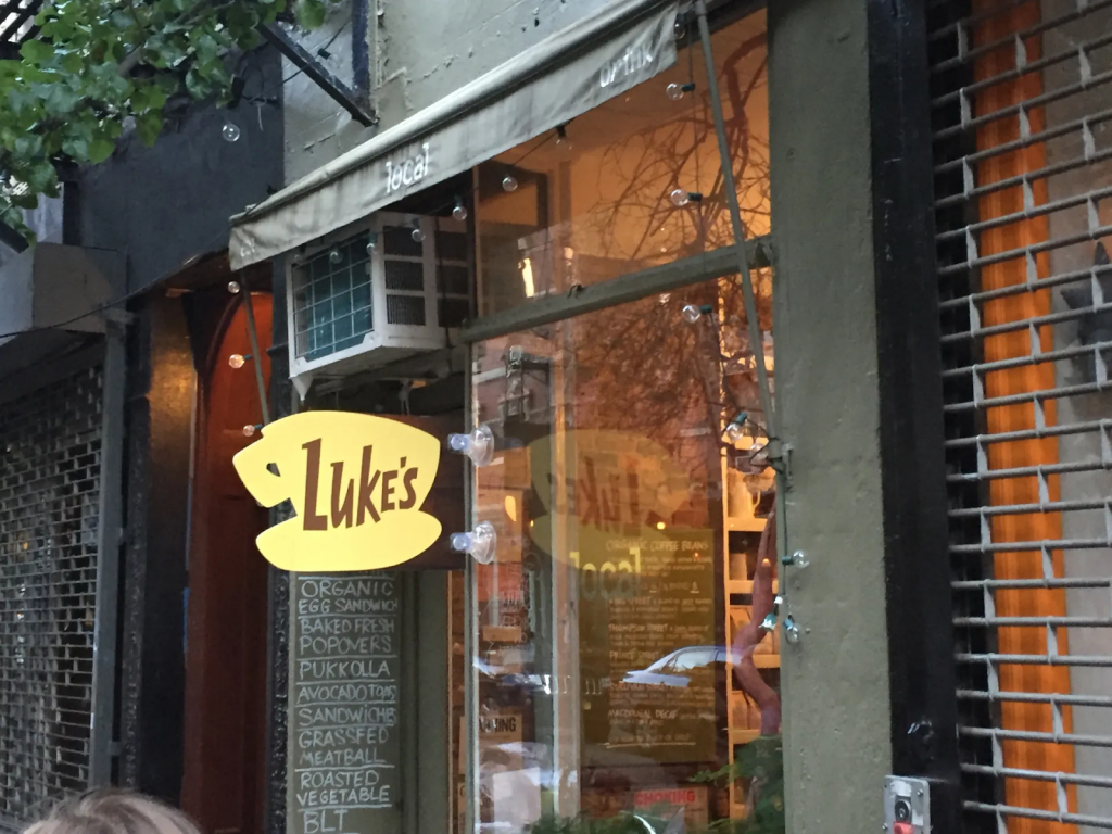 Gilmore Girls - Transformation of Cafes into Luke’s Diner